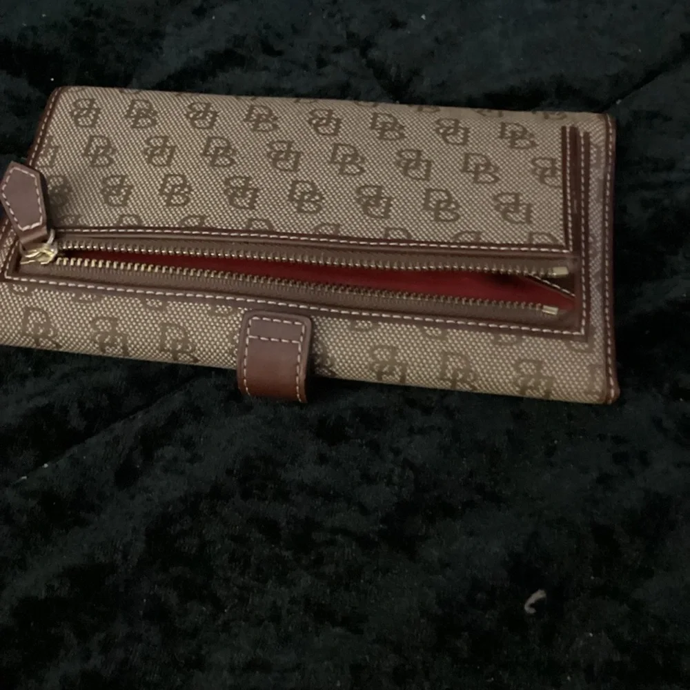 Dooney & Bourke Brown Signature 1975 Continental Wallet with Gold Plaque